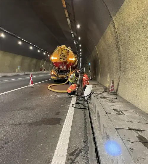 荆门隧道排水渠清淤